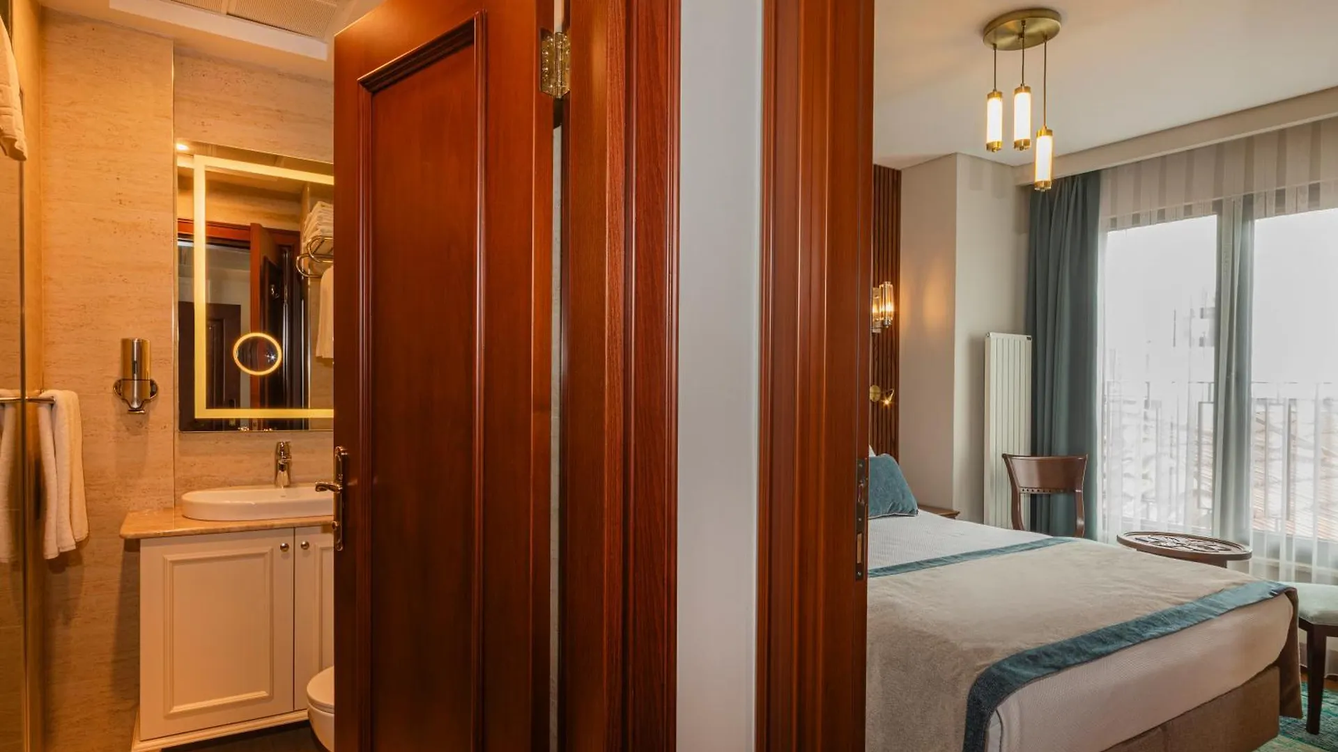Triton Hotel Istanbul 4*,