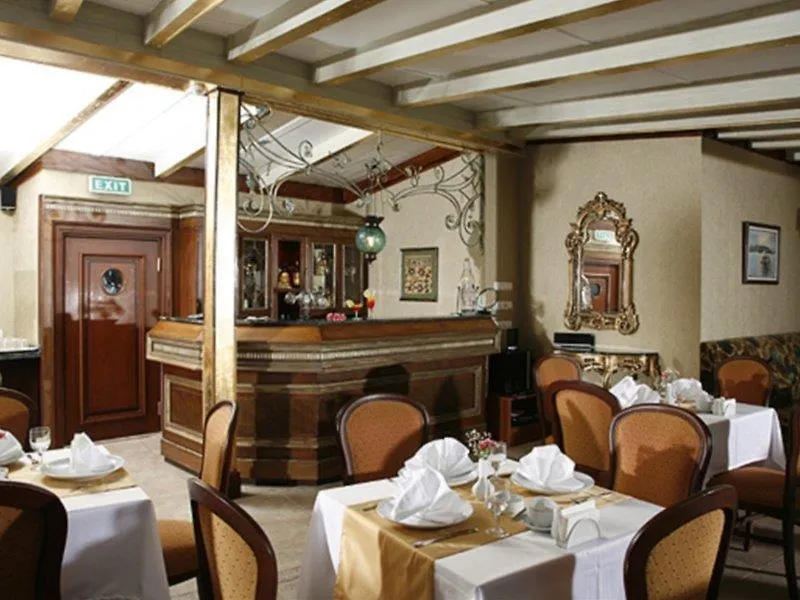 Triton Hotel Istanbul 4*,