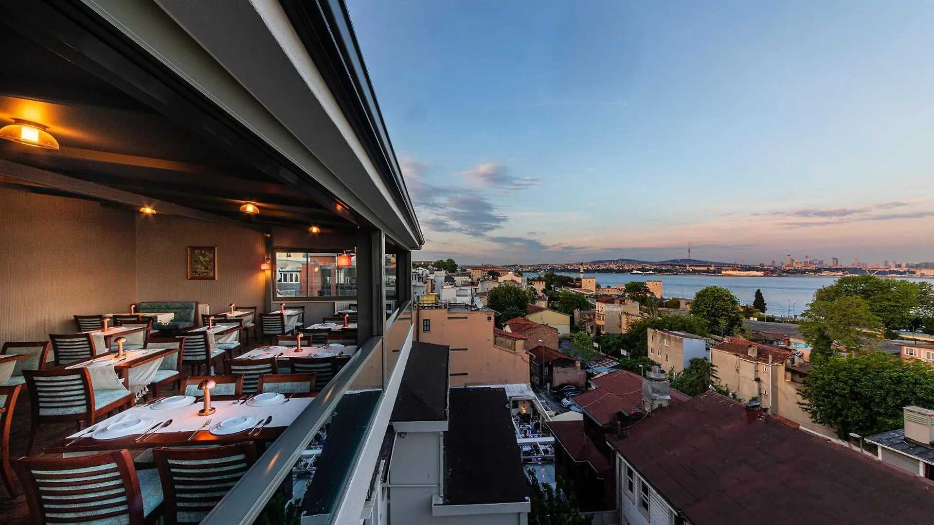 Triton Hotel Istanbul 4*,